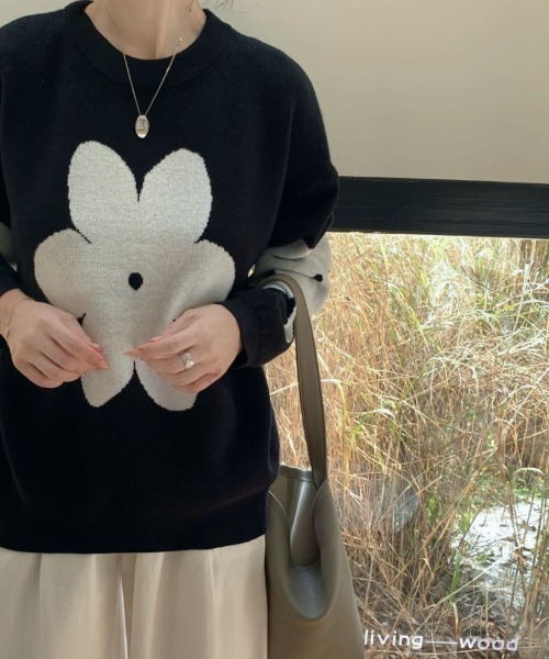 ECLIN（エクラン）の「配色フラワージャガードクルーネックニットプルオーバー（ニット/セーター・レディース・キャメル/ブルーグレー/ブラック/グレー・FREE）」の19枚目の写真