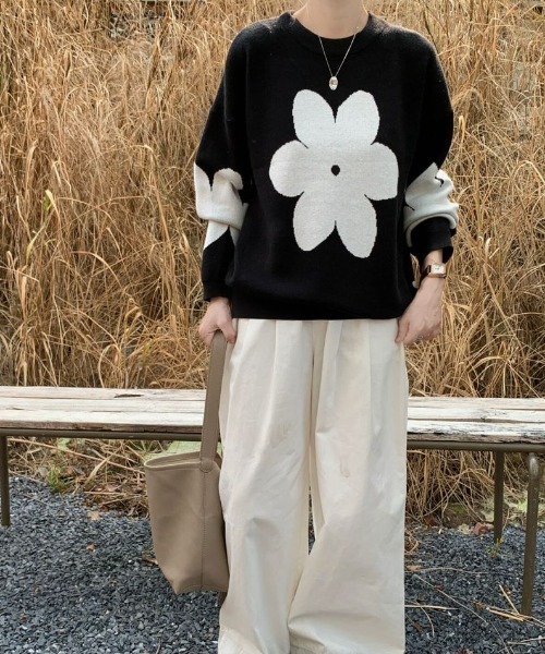 ECLIN（エクラン）の「配色フラワージャガードクルーネックニットプルオーバー（ニット/セーター・レディース・キャメル/ブルーグレー/ブラック/グレー・FREE）」の21枚目の写真