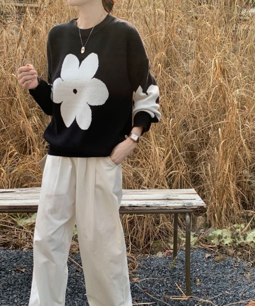 ECLIN（エクラン）の「配色フラワージャガードクルーネックニットプルオーバー（ニット/セーター・レディース・キャメル/ブルーグレー/ブラック/グレー・FREE）」の14枚目の写真