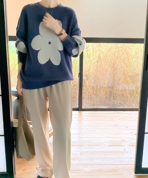 ECLIN（エクラン）の「配色フラワージャガードクルーネックニットプルオーバー（ニット/セーター・レディース・キャメル/ブルーグレー/ブラック/グレー・FREE）」の16枚目の写真
