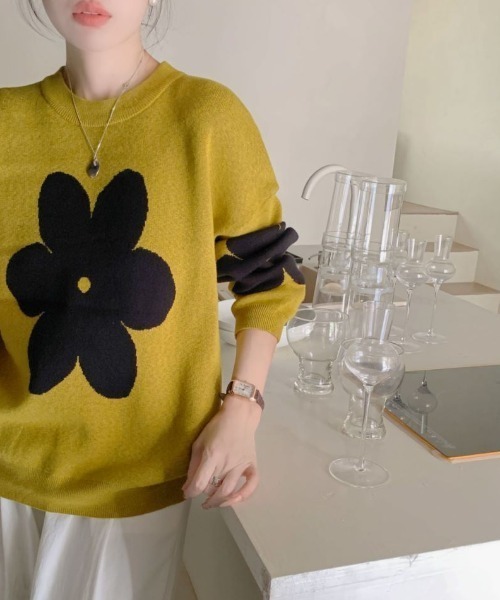 ECLIN（エクラン）の「配色フラワージャガードクルーネックニットプルオーバー（ニット/セーター・レディース・キャメル/ブルーグレー/ブラック/グレー・FREE）」の7枚目の写真