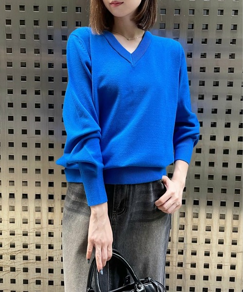 clear（クリア）の「Vネックロングニットトップス [骨格ストレート 着回し抜群 大人 カジュアル]≪再入荷≫（ニット/セーター・レディース・ブラック/アイボリー/グレー/ブルー/マスタード/ボルドー/パープル系その他・F）」の4枚目の写真