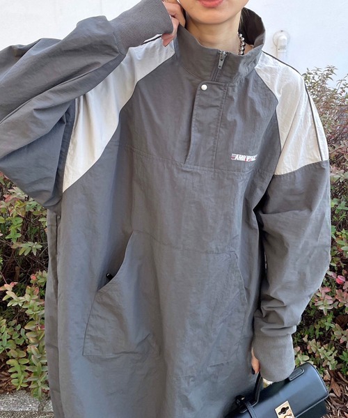 INTERPLAY（インタープレイ）の「【INTERPLAY x AYA】Anorak One-piece (UINISEX)（ワンピース・レディース・ブルー/チャコール・FREE）」の4枚目の写真