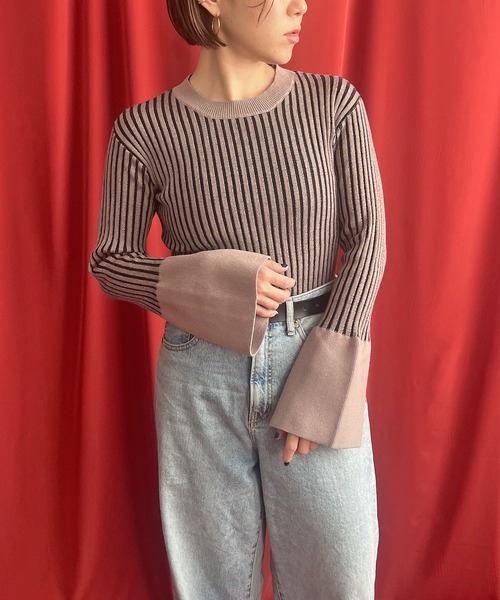 LHELBIE(レルビエ)の「フレアスリーブニットトップス(ニット/セーター・レディース・グレイッシュベージュ/グレイッシュブルー/ブラック×ホワイト・M)」の4枚目の写真
