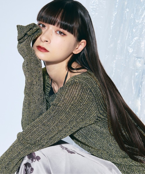 Ezick（エジック）の「lame glow シアーニット（ニット/セーター・レディース・ゴールド/ネイビー/アイボリー/グリーン・FREE）」の6枚目の写真