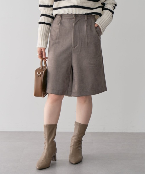 ELENCARE DUE（エレンカーレデュエ）の「・ELENCARE DUE スエードポンチハーフパンツ（その他パンツ・レディース・グレイッシュベージュ/チャコールグレー/グレー・FREE）」の3枚目の写真