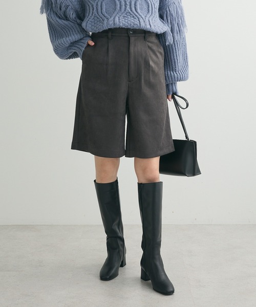 ELENCARE DUE（エレンカーレデュエ）の「・ELENCARE DUE スエードポンチハーフパンツ（その他パンツ・レディース・グレイッシュベージュ/チャコールグレー/グレー・FREE）」の2枚目の写真