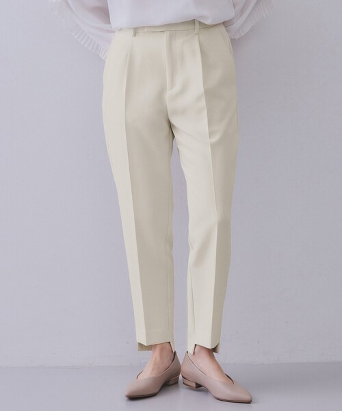 OPAQUE.CLIP（オペークドットクリップ）の「《通勤・セレモニー対応/セットアップ対応》ステップヘムテーパードパンツ【洗濯機洗い可】（その他パンツ・レディース・ブラック/オフホワイト・40/38/42/36）」の2枚目の写真