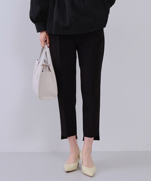 OPAQUE.CLIP（オペークドットクリップ）の「《通勤・セレモニー対応/セットアップ対応》ステップヘムテーパードパンツ【洗濯機洗い可】（その他パンツ・レディース・ブラック/オフホワイト・40/38/42/36）」の3枚目の写真