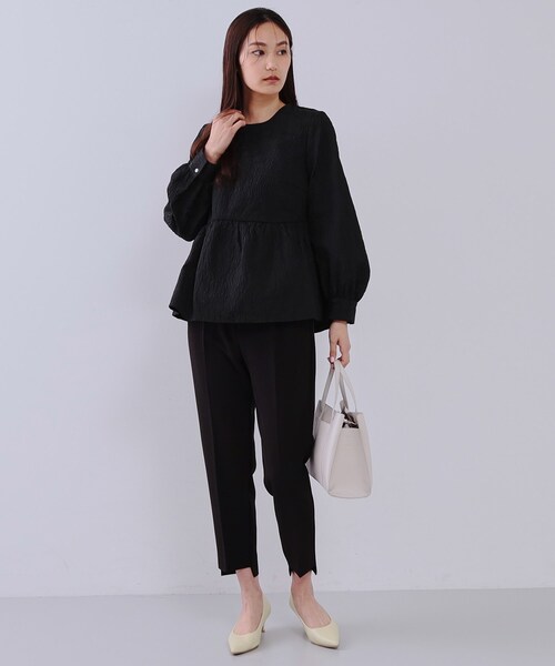 OPAQUE.CLIP（オペークドットクリップ）の「《通勤・セレモニー対応/セットアップ対応》ステップヘムテーパードパンツ【洗濯機洗い可】（その他パンツ・レディース・ブラック/オフホワイト・40/38/42/36）」の4枚目の写真