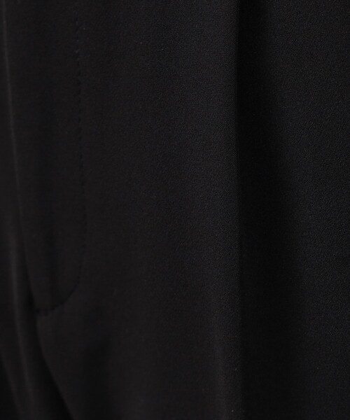 OPAQUE.CLIP（オペークドットクリップ）の「《通勤・セレモニー対応/セットアップ対応》ステップヘムテーパードパンツ【洗濯機洗い可】（その他パンツ・レディース・ブラック/オフホワイト・40/38/42/36）」の6枚目の写真