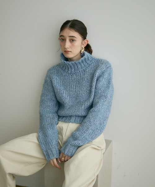 Crisp(クリスプ)の「【ZOZO限定】タートルネックボリュームニット(ニット/セーター・レディース・ベージュ/ブルー/グレー・FREE)」の3枚目の写真