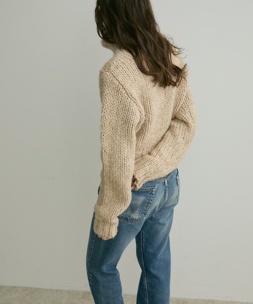Crisp(クリスプ)の「【ZOZO限定】タートルネックボリュームニット(ニット/セーター・レディース・ベージュ/ブルー/グレー・FREE)」の12枚目の写真
