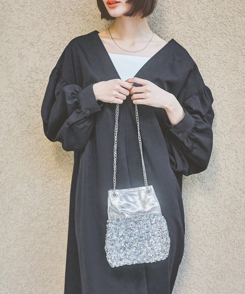 LAKOLE（ラコレ）の「スパンコールコンビ巾着バッグ / 290108（ショルダーバッグ・レディース・その他1/ブラック・FREE）」の2枚目の写真