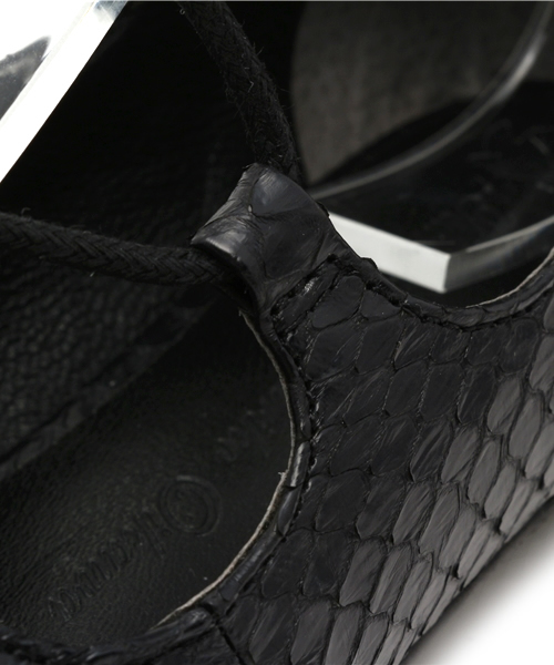 TSURU（ツル）の「【TSURU by MARIKO OIKAWA】Ferrisレースアップシューズ（サンダル・レディース・ブラック/ブラウン・M/S）」の4枚目の写真