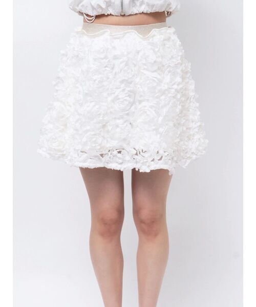 CALNAMUR（カルナムール）の「3D FLOWER MINI SK/3Dフラワーミニスカート（スカート・レディース・ホワイト/ブラック・FREE）」の6枚目の写真