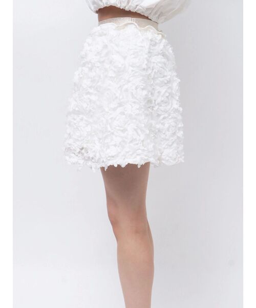 CALNAMUR（カルナムール）の「3D FLOWER MINI SK/3Dフラワーミニスカート（スカート・レディース・ホワイト/ブラック・FREE）」の7枚目の写真