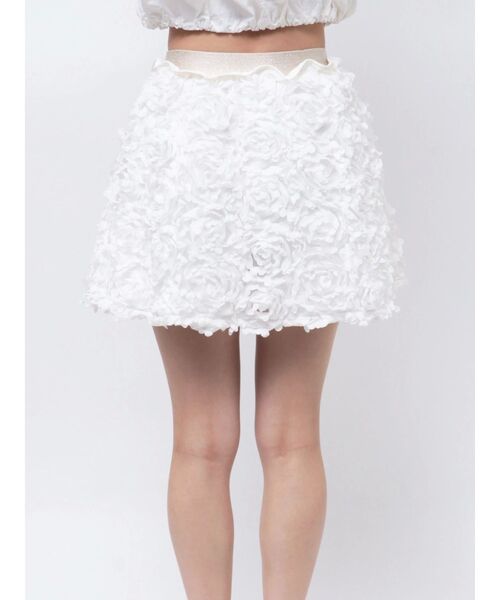 CALNAMUR（カルナムール）の「3D FLOWER MINI SK/3Dフラワーミニスカート（スカート・レディース・ホワイト/ブラック・FREE）」の8枚目の写真