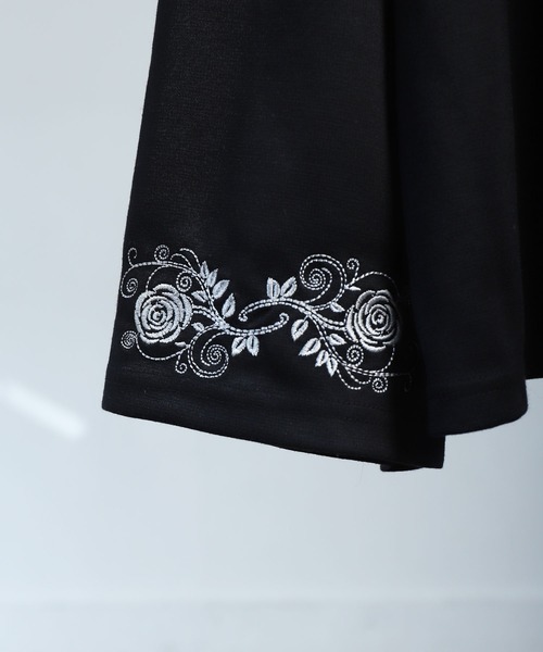 NILWAY(ニルウェイ)の「【25AW新作】フラワー 刺繍 ハーフジップ フレアスリーブ ポンチ 長袖 ロング Tシャツ(スウェット・メンズ・ホワイト/チャコール/ブラック・MEDIUM/LARGE)」の6枚目の写真