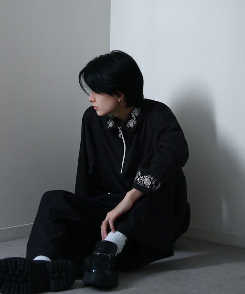 NILWAY(ニルウェイ)の「【25AW新作】フラワー 刺繍 ハーフジップ フレアスリーブ ポンチ 長袖 ロング Tシャツ(スウェット・メンズ・ホワイト/チャコール/ブラック・MEDIUM/LARGE)」の15枚目の写真