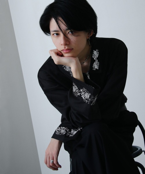 NILWAY(ニルウェイ)の「【25AW新作】フラワー 刺繍 ハーフジップ フレアスリーブ ポンチ 長袖 ロング Tシャツ(スウェット・メンズ・ホワイト/チャコール/ブラック・MEDIUM/LARGE)」の13枚目の写真