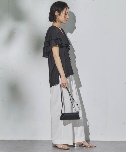 Doux archives（ドゥアルシーヴ）の「Vネックラッフルブラウス（シャツ/ブラウス・レディース・ブラウン/オフホワイト/ブラック・38）」の10枚目の写真