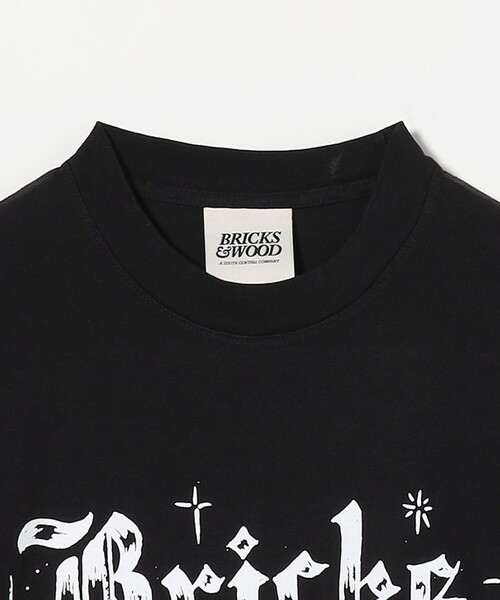 MONKEY TIME（モンキータイム）の「＜Bricks & Wood＞ OLD ENGLISH Tシャツ（Tシャツ/カットソー・メンズ・ブラック・M/L/XL）」の3枚目の写真