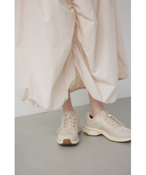 PLUS(プラス)の「【PLUS】【身長/骨格別着用画像あり】シャーリングボリュームバルーンワンピース 夏服 春服 秋服 ノースリーブ 体系カバー(ワンピース・レディース・ライム/ブラック/ライトベージュ・SMALL/MEDIUM)」の9枚目の写真