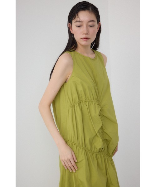 PLUS(プラス)の「【PLUS】【身長/骨格別着用画像あり】シャーリングボリュームバルーンワンピース 夏服 春服 秋服 ノースリーブ 体系カバー(ワンピース・レディース・ライム/ブラック/ライトベージュ・SMALL/MEDIUM)」の12枚目の写真