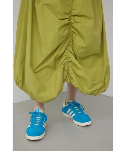 PLUS(プラス)の「【PLUS】【身長/骨格別着用画像あり】シャーリングボリュームバルーンワンピース 夏服 春服 秋服 ノースリーブ 体系カバー(ワンピース・レディース・ライム/ブラック/ライトベージュ・SMALL/MEDIUM)」の21枚目の写真
