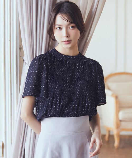 earth music&ecology(アースミュージックアンドエコロジー)の「マジョリカプリーツ半袖ブラウス(シャツ/ブラウス・レディース・アイボリー/ブラック/サックスブルー/ピンクベージュ/ブルー系その他3・FREE)」の8枚目の写真