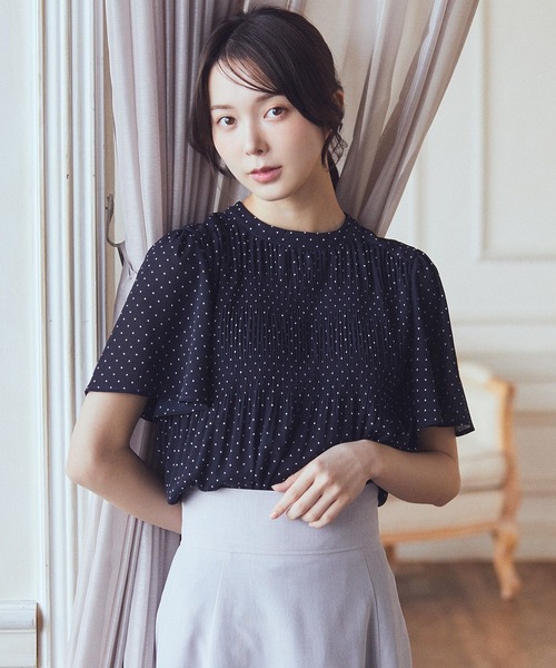 earth music&ecology(アースミュージックアンドエコロジー)の「マジョリカプリーツ半袖ブラウス(シャツ/ブラウス・レディース・アイボリー/ブラック/サックスブルー/ピンクベージュ/ブルー系その他3・FREE)」の4枚目の写真