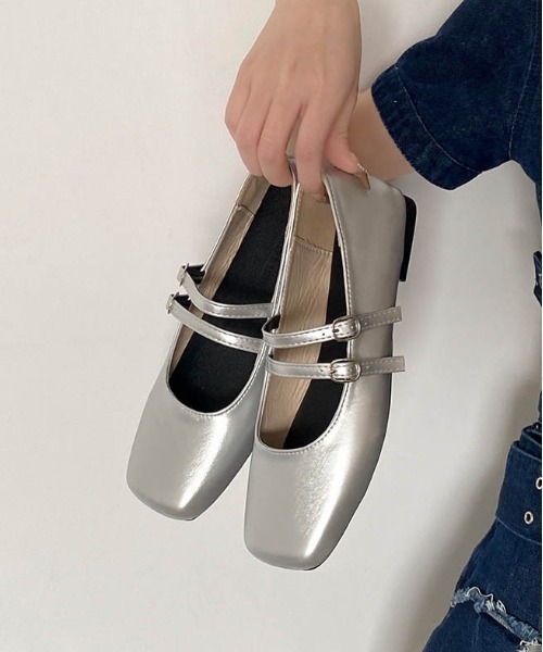 maison de LATIR(メゾンドラティール)の「スクエアトゥが可愛い。ぺたんこダブルベルトパンプス(バレエシューズ・レディース・ブラック/ブラウン/シルバー・25cm/23cm/23.5cm/24cm/24.5cm/22.5cm)」の12枚目の写真
