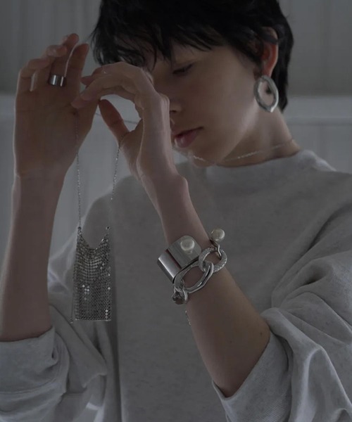 ROSE BUD（ローズバッド）の「(Sea’ds mara)Double pearl bangle（バングル/リストバンド・レディース・シルバー・ONE SIZE）」の3枚目の写真