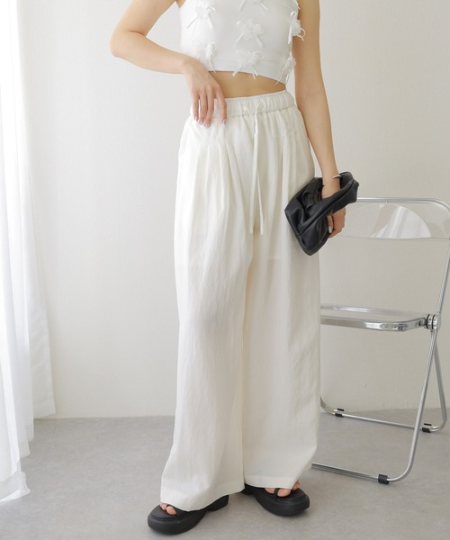 LAULEN(ローレン)の「tuck relax wide pants /タックリラックスワイドパンツ(その他パンツ・レディース・アイボリー/ブラック/ホワイト・M/S)」の2枚目の写真