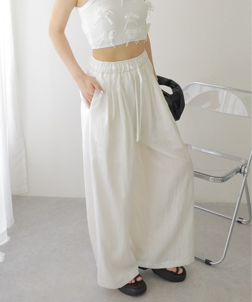 LAULEN(ローレン)の「tuck relax wide pants /タックリラックスワイドパンツ(その他パンツ・レディース・アイボリー/ブラック/ホワイト・M/S)」の4枚目の写真