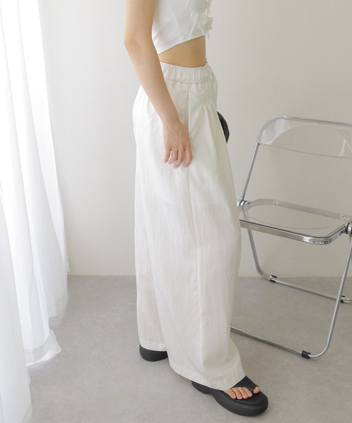 LAULEN(ローレン)の「tuck relax wide pants /タックリラックスワイドパンツ(その他パンツ・レディース・アイボリー/ブラック/ホワイト・M/S)」の5枚目の写真