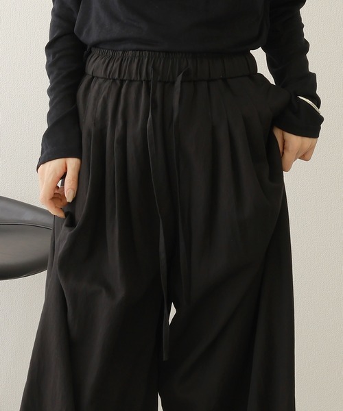 LAULEN(ローレン)の「tuck relax wide pants /タックリラックスワイドパンツ(その他パンツ・レディース・アイボリー/ブラック/ホワイト・M/S)」の10枚目の写真
