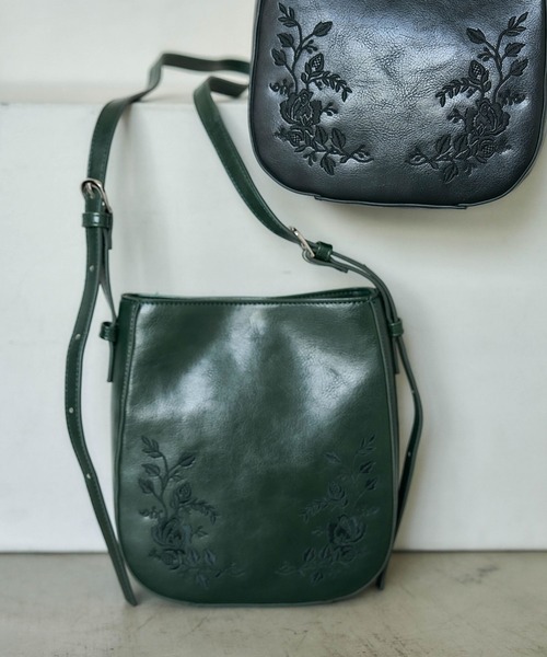 HARE（ハレ）の「シシュウミニショルダーバッグ(HARE)（ショルダーバッグ・レディース・ブラック/グリーン・FREE）」の2枚目の写真