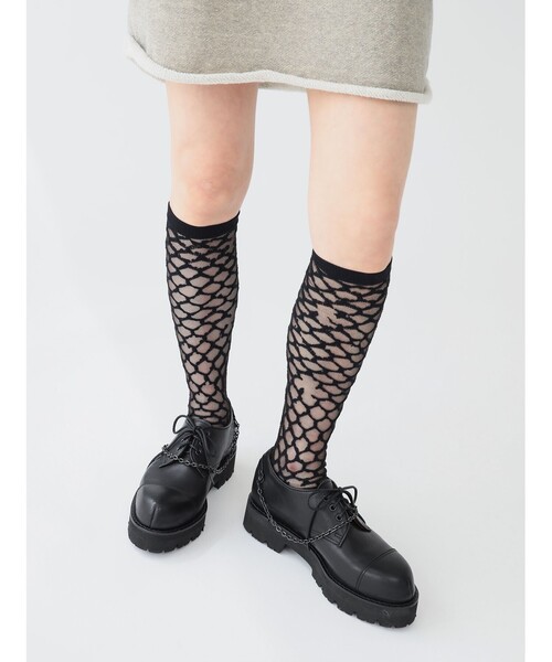 maturely(マチュアリー)の「maturely / ワイヤー メッシュ シアー ハイソックス(ソックス/靴下・レディース・ブラック/ホワイト・ONE SIZE)」の2枚目の写真