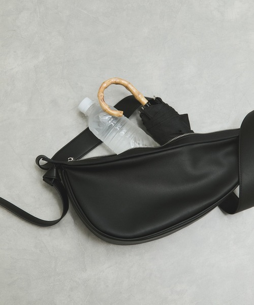 ADAM ET ROPE'（アダムエロペ）の「【一部WEB限定カラー】ムスビミニショルダーバッグ（ショルダーバッグ・レディース・カーキ/ブラック/ワイン/ホワイト系その他・FREE）」の8枚目の写真