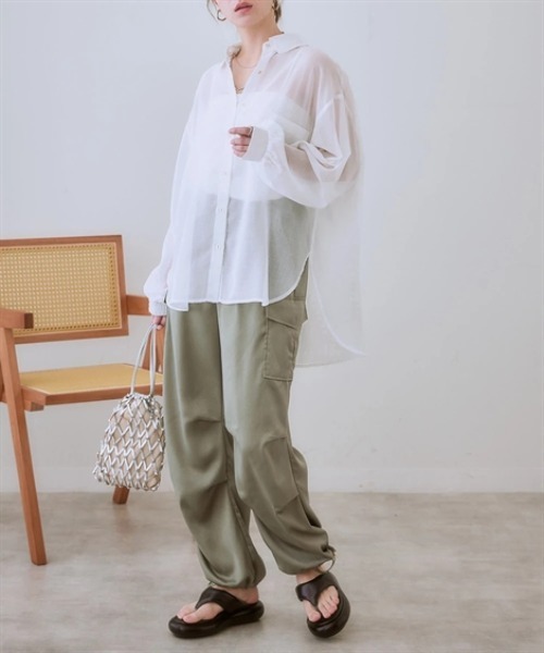 nissen(ニッセン)の「ロング丈シアーシャツ<大きいサイズ有>(シャツ/ブラウス・レディース・イエロー/ブルー系/オフホワイト/チャコールグレー/ブラウン系・LL/L/3L/M/S)」の9枚目の写真