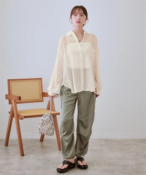 nissen(ニッセン)の「ロング丈シアーシャツ<大きいサイズ有>(シャツ/ブラウス・レディース・イエロー/ブルー系/オフホワイト/チャコールグレー/ブラウン系・LL/L/3L/M/S)」の15枚目の写真