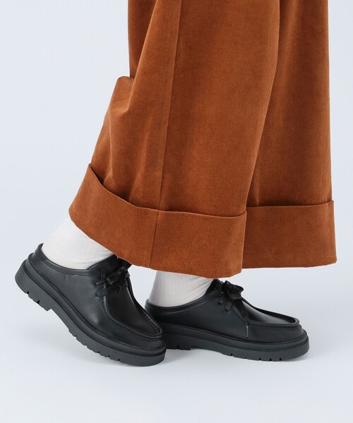 BEAMS HEART(ビームスハート)の「チロリアン ミュール(ドレスシューズ・レディース・ベージュ/ブラック・MEDIUM/SMALL/LARGE)」の3枚目の写真