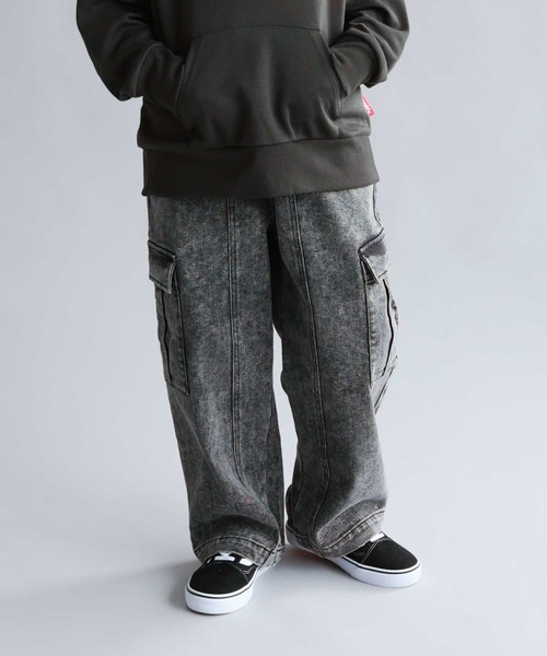 Mac-House(マックハウス)の「Simplify デニムカーゴパンツ(カーゴパンツ・キッズ・ブルー系/ブラック系・160/150/140/130/120)」の1枚目の写真