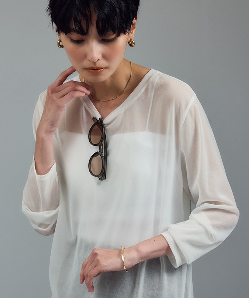 SALON adam et rope'（サロン アダム エ ロペ）の「【WEB限定】トリコットシアーロングTシャツ（Tシャツ/カットソー・レディース・ライトグレー/ブラック/オフホワイト・FREE）」の18枚目の写真