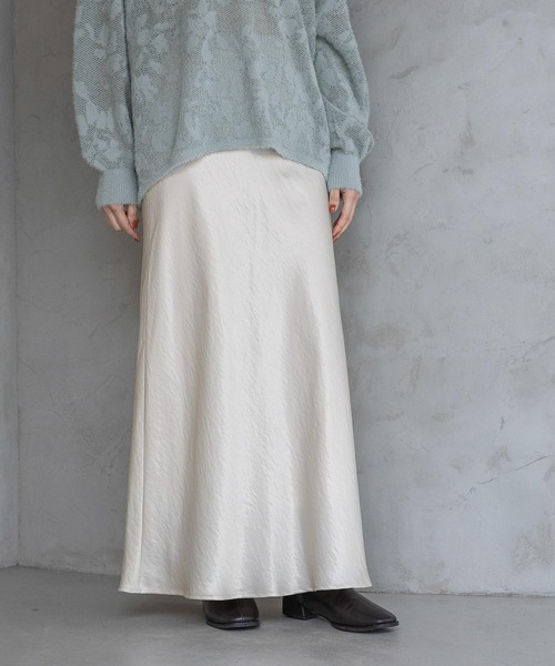 A part by（アパートバイ）の「カトリーヌサテンナロースカート（スカート・レディース・ボルドー/ネイビー/アイボリー/ベージュ系その他・SMALL/MEDIUM）」の2枚目の写真