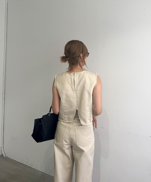 ISOOK（アイスー）の「フリンジデニムセットアップ（chiica original）/ セットアイテム 2点セット セルフカット 低身長 デニムパンツ ノースリーブ（セットアップ・レディース・ベージュ/ブルー・SMALL/MEDIUM）」の5枚目の写真