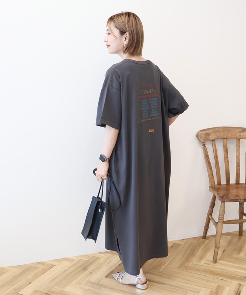 AMERICAN HOLIC(アメリカンホリック)の「【選べる丈】ツアーロゴ加工Tワンピース(ワンピース・レディース・ネイビー/ベージュ/チャコールグレー・M/L)」の2枚目の写真