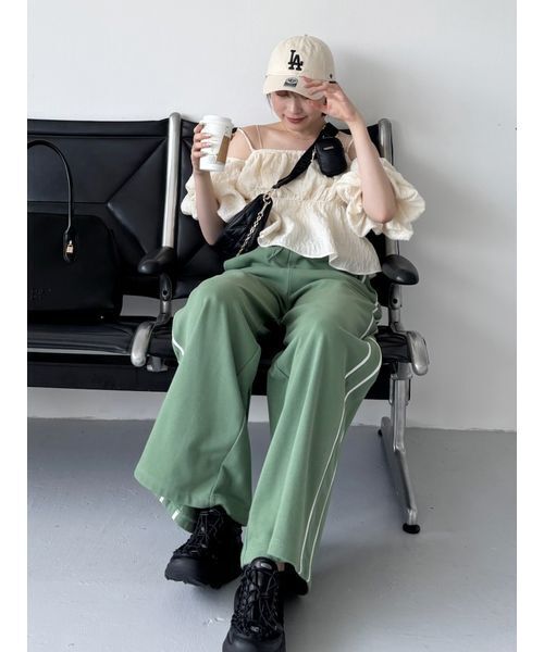 SNIDEL（スナイデル）の「オフショルフリルブラウス（シャツ/ブラウス・レディース・ブラック/オリーブ/ピンクベージュ/アイボリー・F）」の15枚目の写真